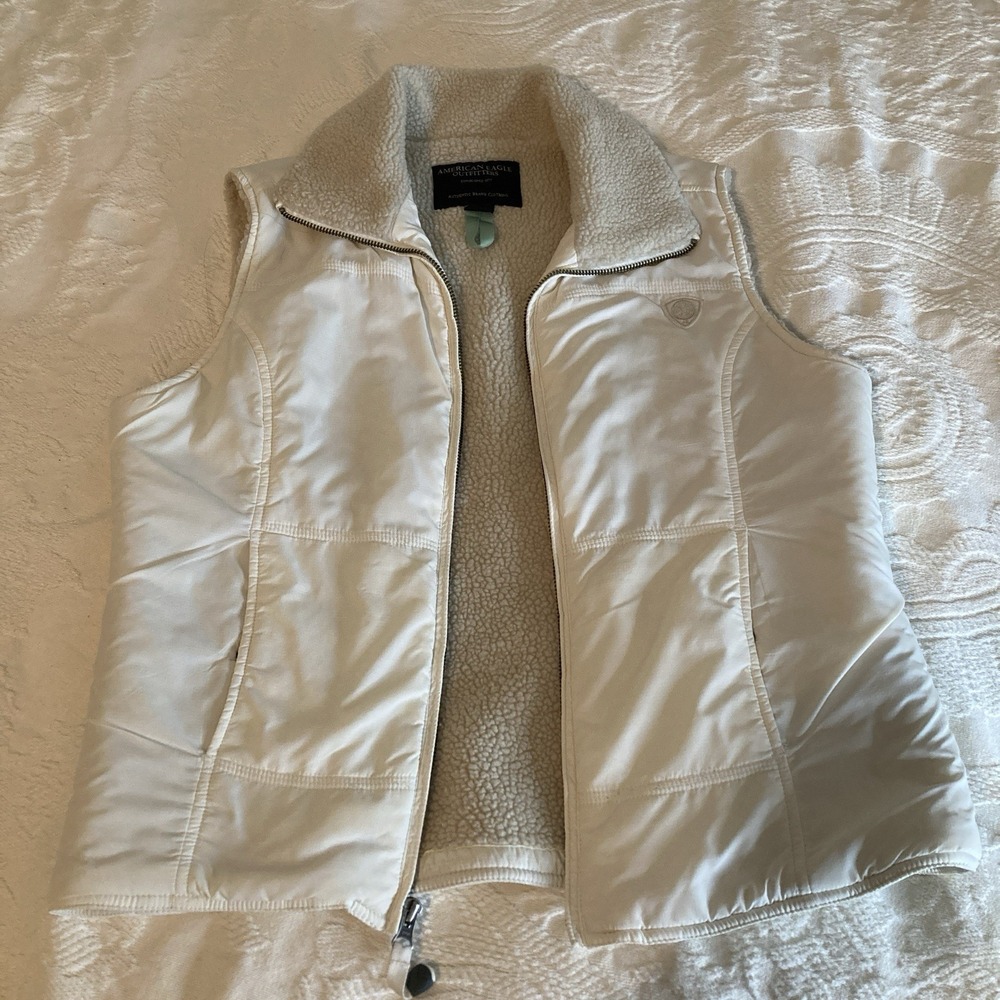 American Eagle Women's White Fleece Lined Vest, Shelter Series, Medium